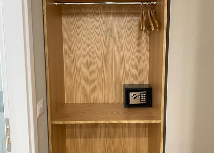 Petite Maison Hermes Center Отель Тирана