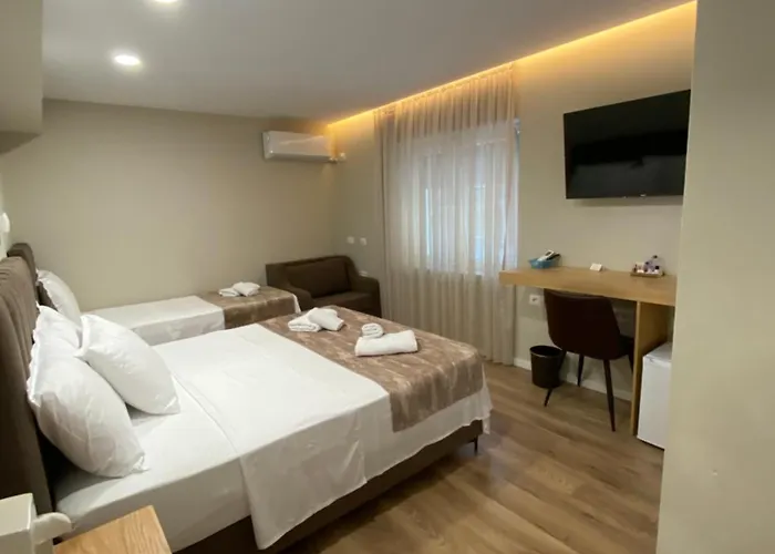 Petite Maison Hermes Center تيرانا