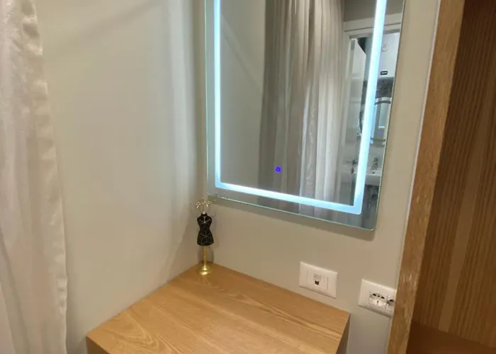Petite Maison Hermes Center Отель