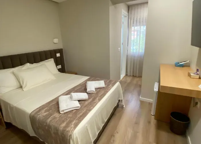 Petite Maison Hermes Center تيرانا