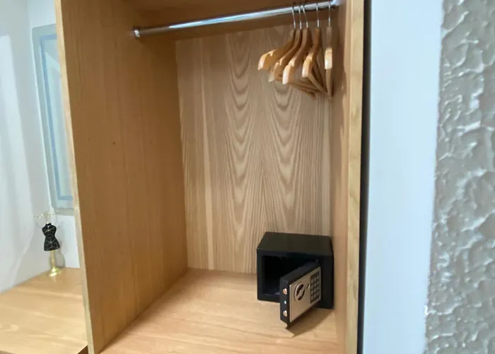 Petite Maison Hermes Center 3* Тирана